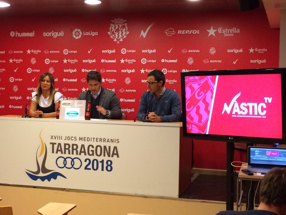 Lluís Fàbregas, Sílvia Petit y Juanjo Ucha presentaron Nàstic TV. NasticTarragona