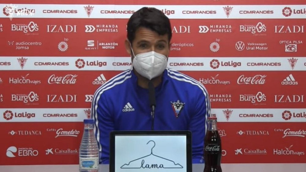 Lolo Escobar confió en el calor de Anduva contra Las Palmas. Captura/Youtube/CDMirandes