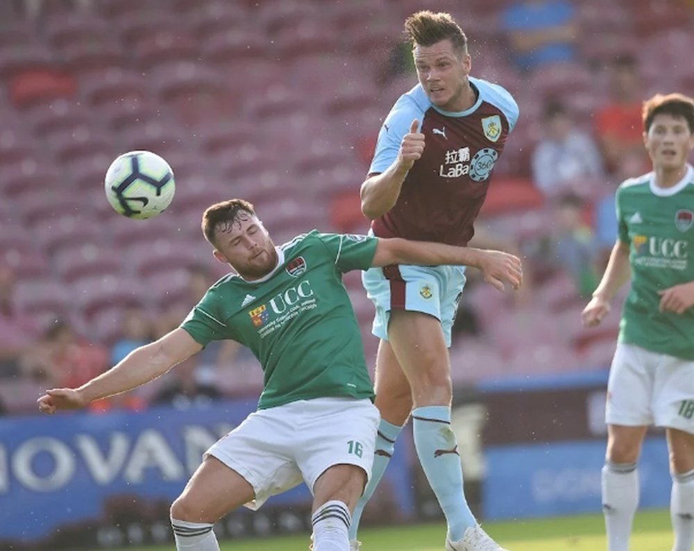 Kevin Long has signed a contract extension until 2021. BURNLEYFCOFFICIAL