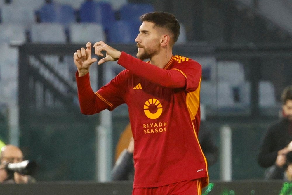 Lorenzo Pellegrini decidió para la Roma. EFE