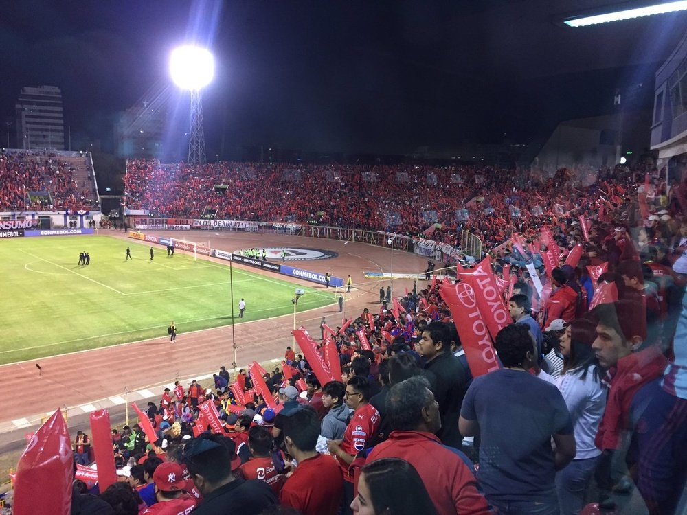 Aficionados del conjunto boliviano sufrieron agresiones en Buenos Aires. Twitter/GustavoYarroch
