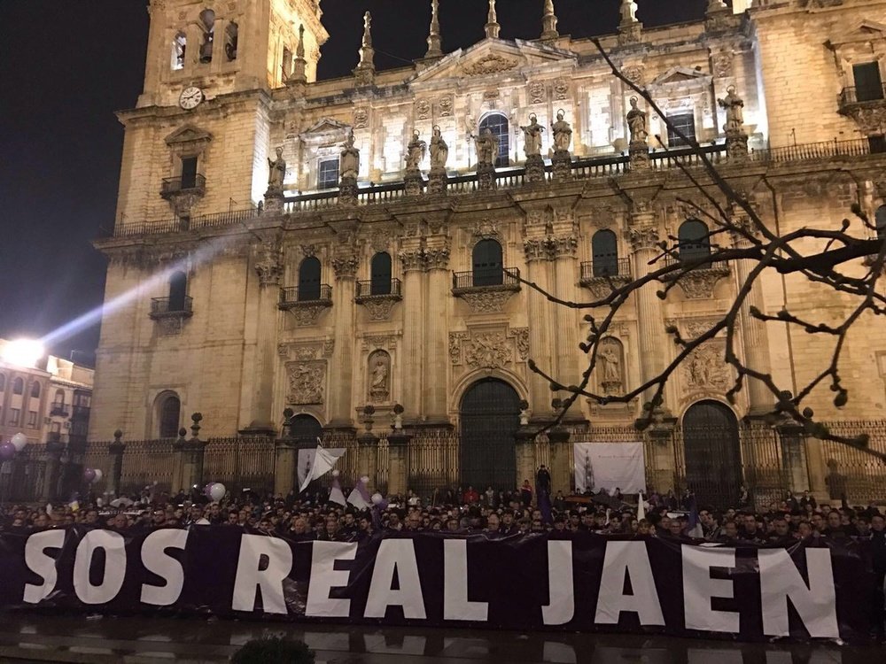 Los aficionados del Jaén se lanzaron a las calles de la ciudad. Twitter