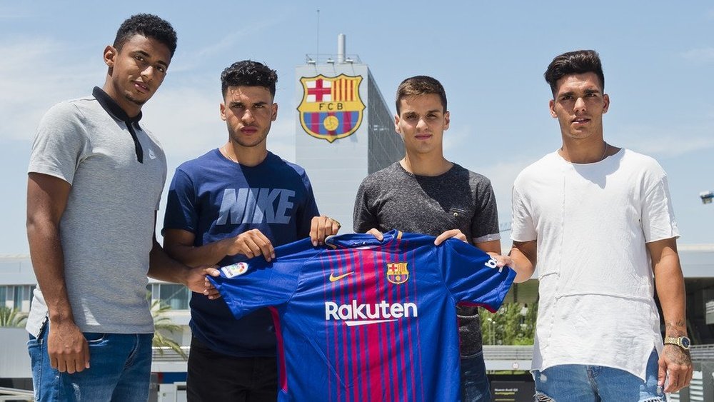 'Choco' Lozano, Moha, Ruiz de Galarreta y Samu Araújo, los 4 nuevos del Barça B. Twitter/FCBmasia