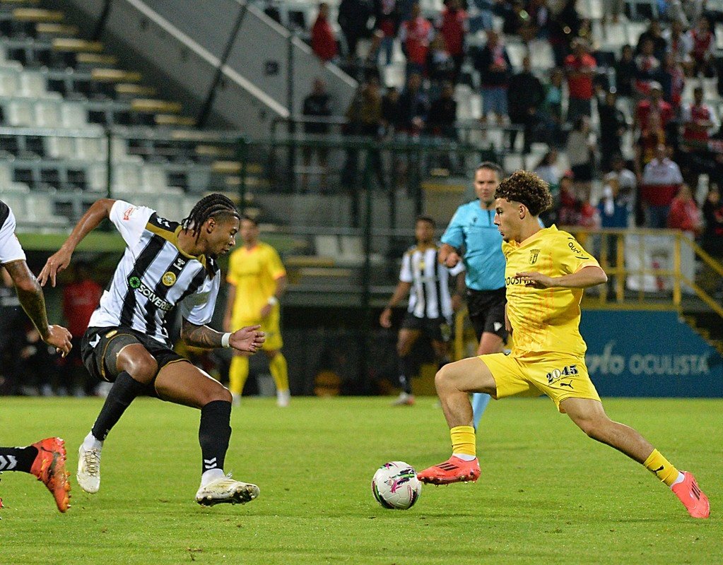 Os espanhóis Samu Omorodion, descartado por Simeone do Atlético de Madrid, e Ismael Gharbi, que sofreu o mesmo com Luis Enrique no PSG, estão mostrando sua melhor versão no início da Liga de Portugal, jogando pelo Porto e pelo Braga, respectivamente.