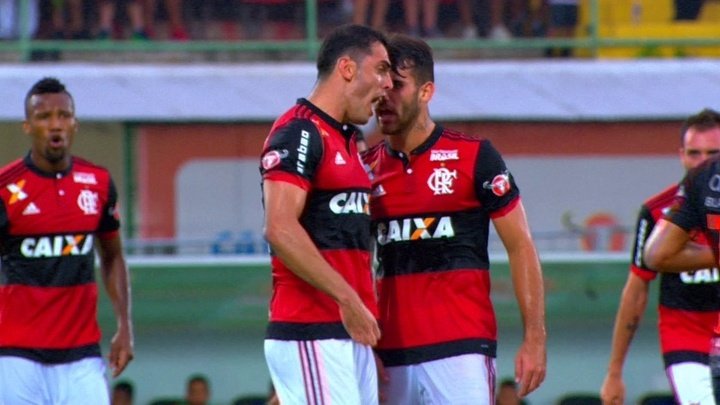 Pelea, peineta y amenazas entre compañeros en el fútbol brasileño