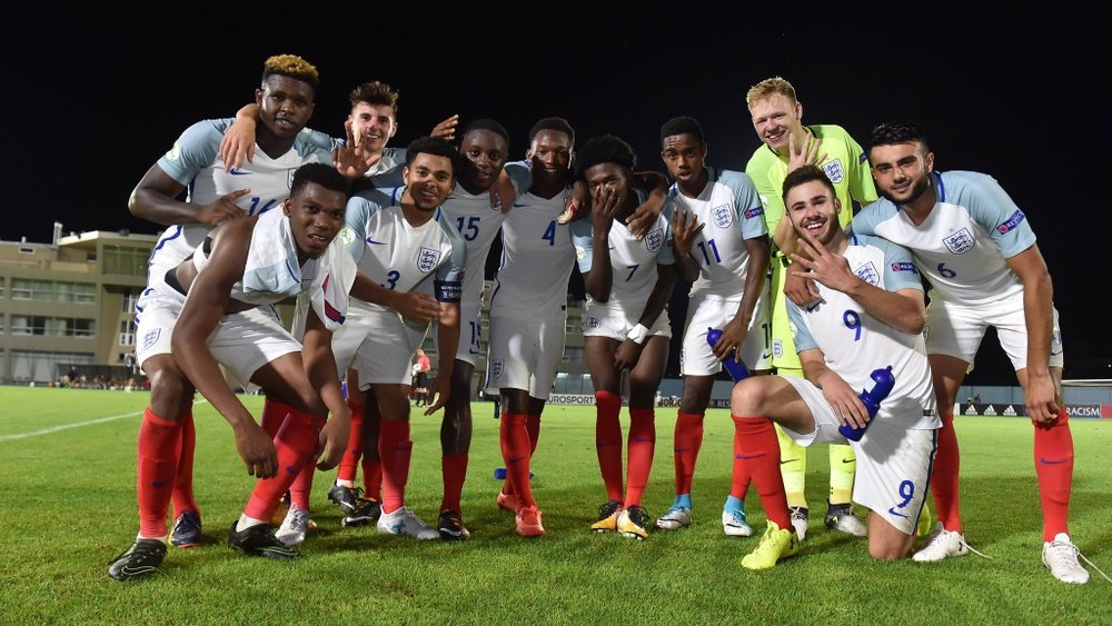 Les joueurs de la Sélection Anglaise U19 fêtent leur passage en finale. Twitter/England