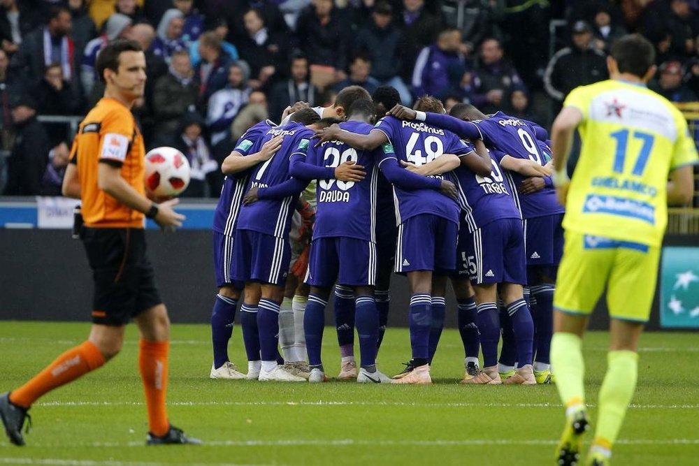 El Anderlecht da ejemplo. Twitter/rscanderlecht