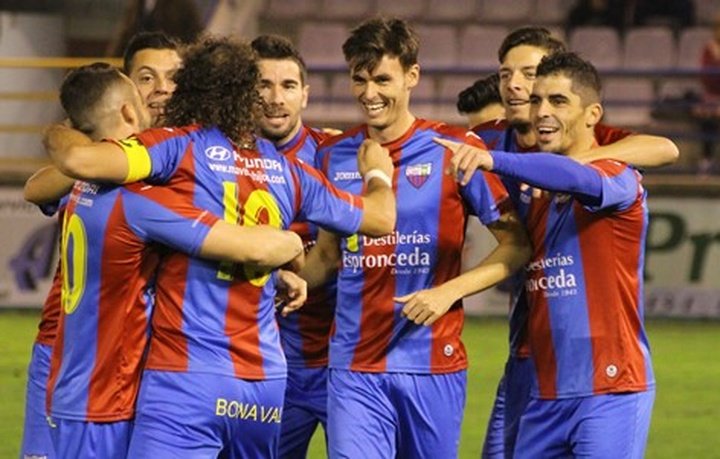 El Extremadura pone fin a la aventura del Fabril en un partido loco