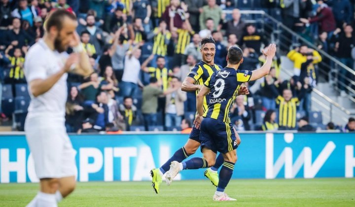 Soldado y Dirar acabaron con el suplicio del Fenerbahçe