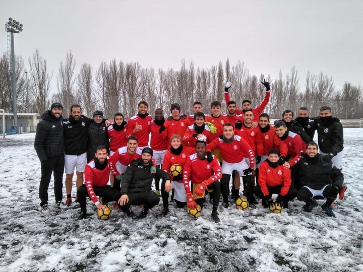 La nieve paraliza el fútbol en León