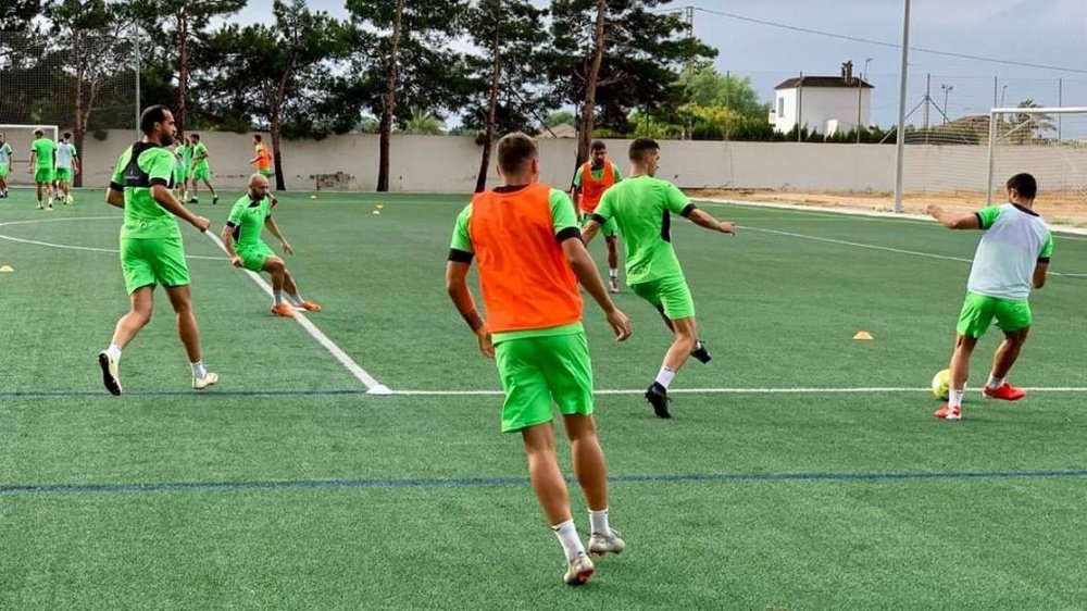 El Orihuela comenzó la temporada con una goleada en contra. OrihuelaCF