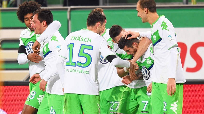 El Wolfsburgo arrolla al Werder Bremen y el Augsburgo, al Stuttgart