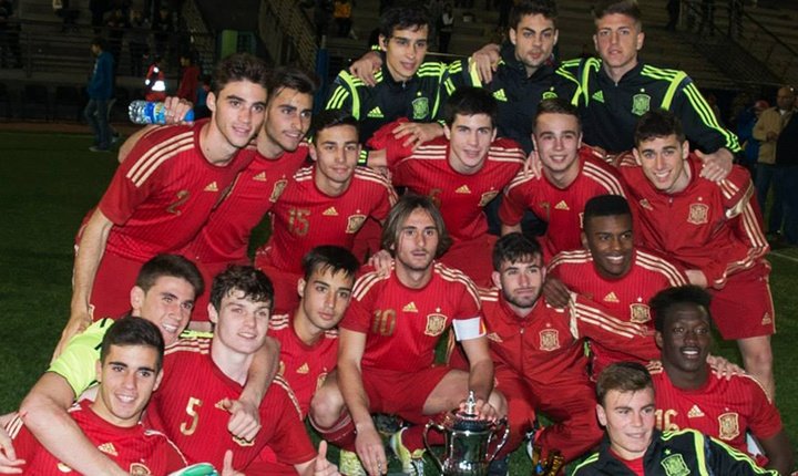 España golea a Canarias y sueña con revalidar el título