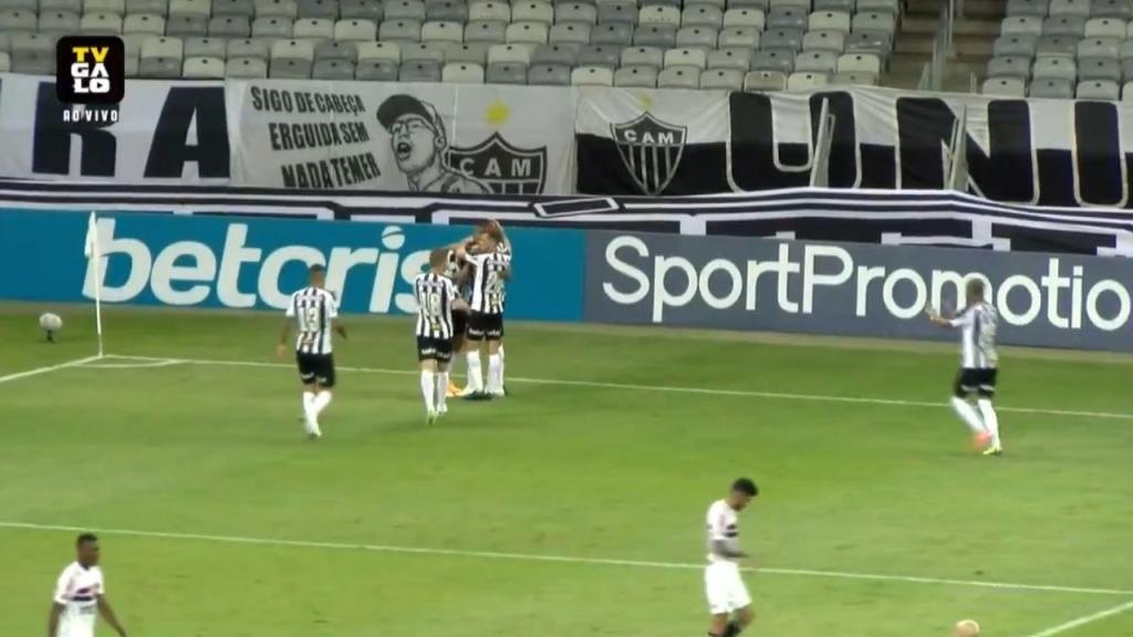 Mineiro sale del bache arrollando a Sao Paulo. Captura/GaloTV