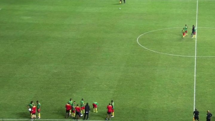 El Camerún-Argelia tuvo que pararse... porque se fue la luz en el estadio