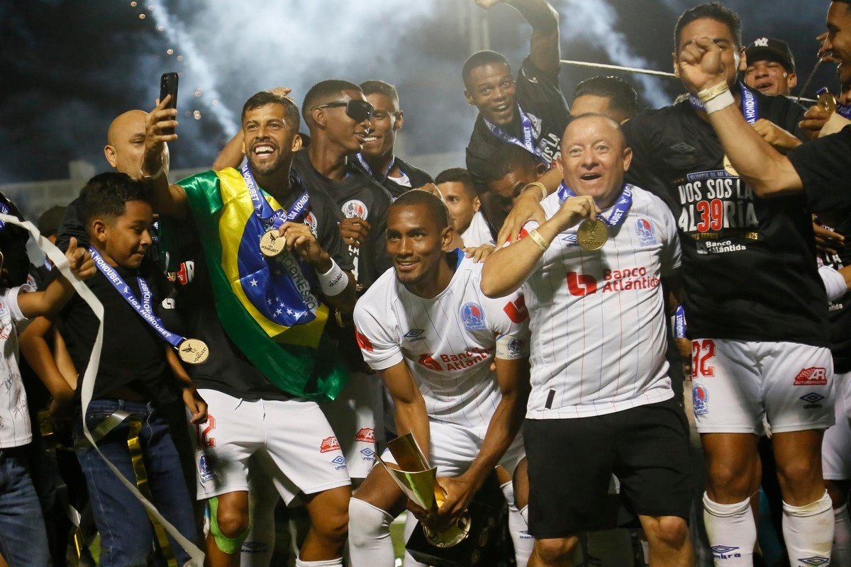 Olimpia goleó a Real España. EFE