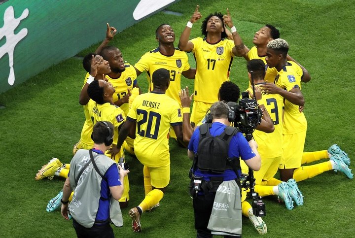 Ecuador spoil Qatar's World Cup party