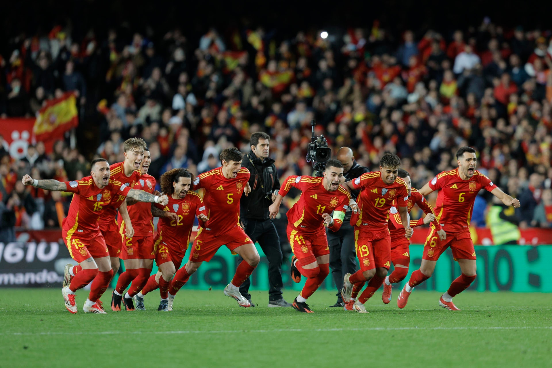 España se planta en la 'Final Four' con sufrimiento y aura