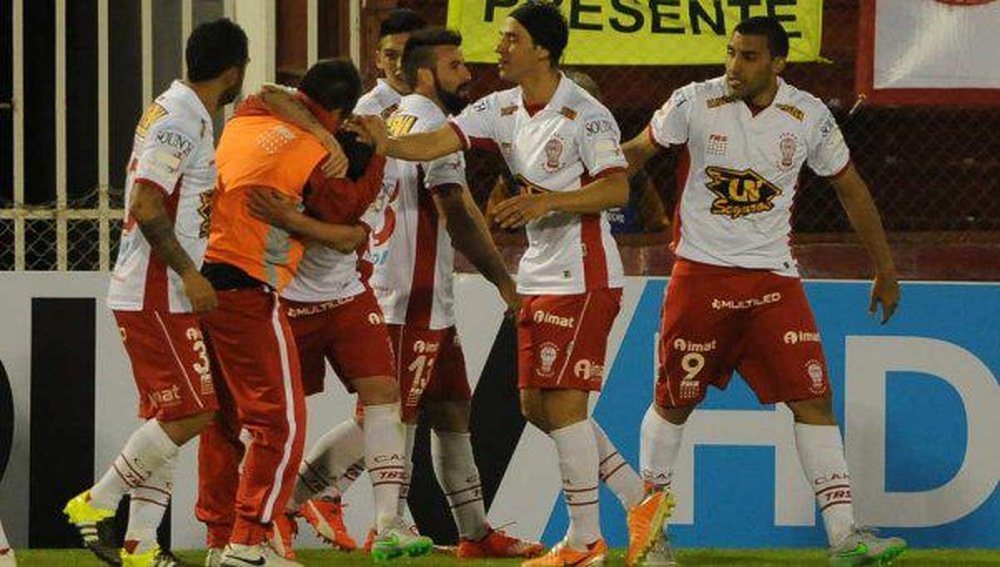 Los jugadores de Huracán celebran uno de los tantos marcados a Sport Recife. Twitter