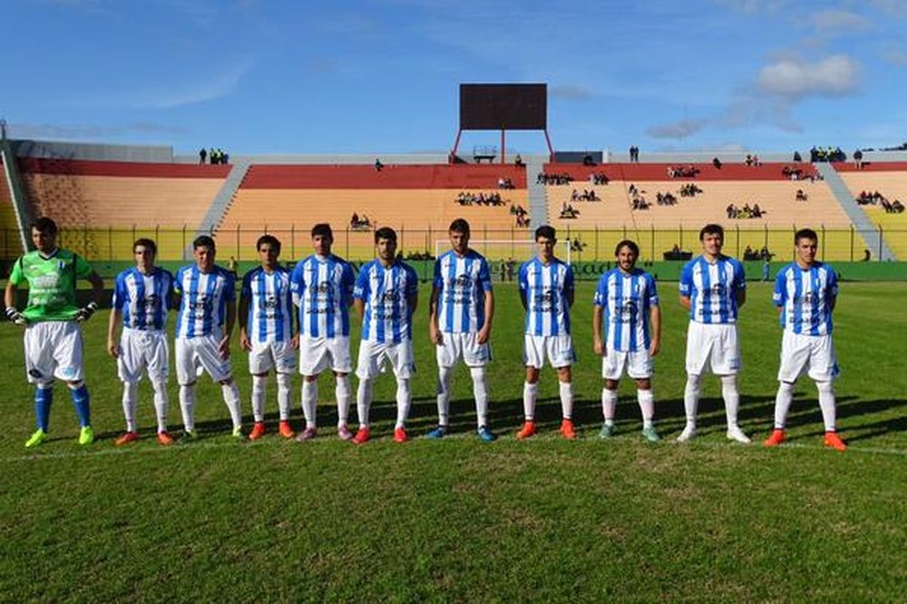 Los jugadores de Juventud de Montevideo, antes de un partido. Twitter