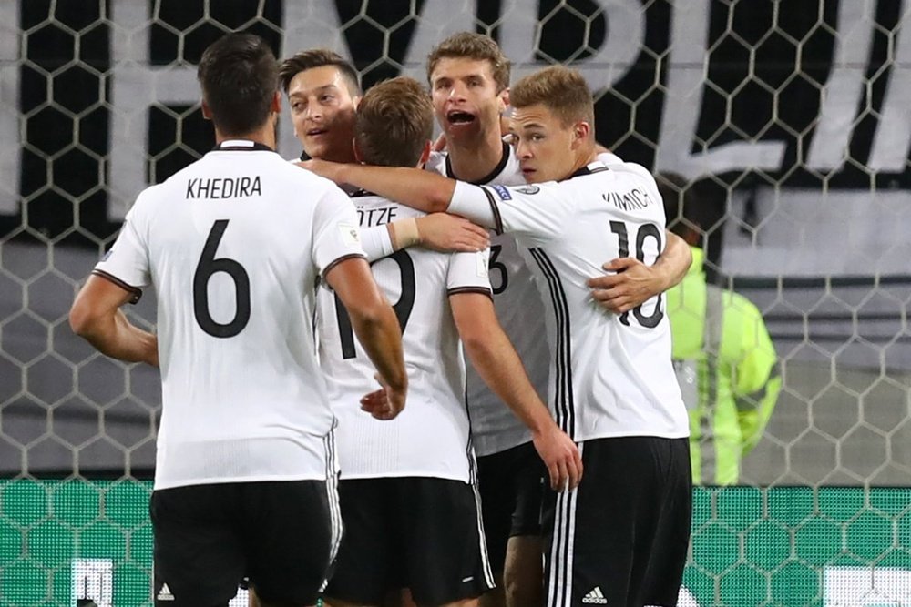 Alemania derrota a los checos con doblete de Müller. FCBayernES