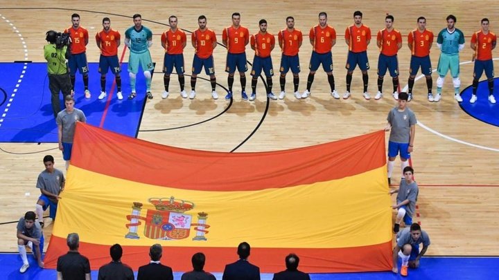 España cumple, golea y estará en el Mundial