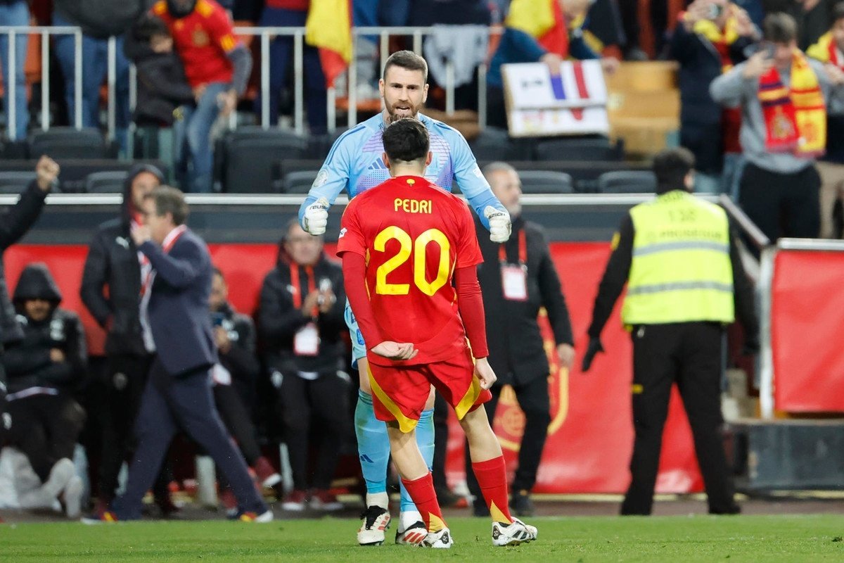 Unai Simón superó a Casillas como el mejor parapenaltis de la Selección