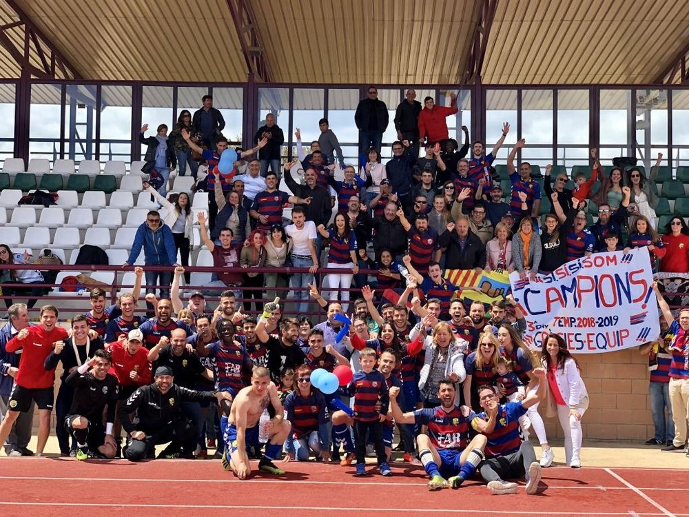 El Llagostera logró el ascenso. Twitter/UELlagostera