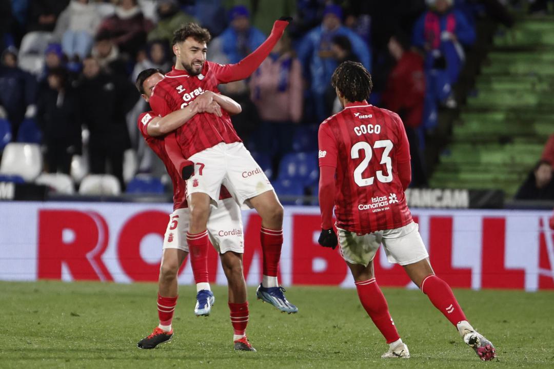 Los jugadores de Las Palmas celebran el gol de Munir