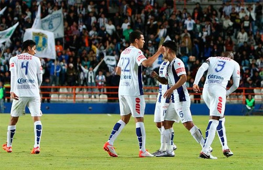 Los jugadores de Pachuca celebran uno de los goles. Twitter