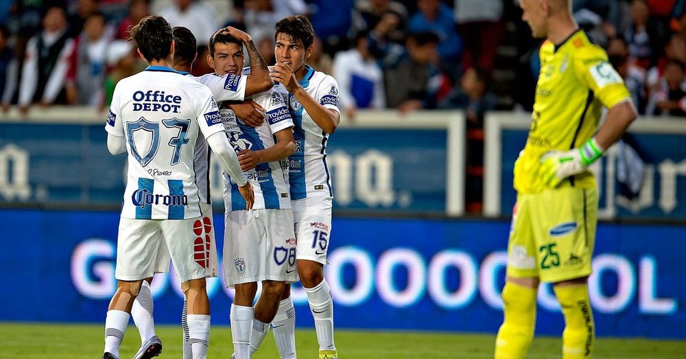 Los jugadores de Pachuca celebran uno de los goles ante León. ESPN