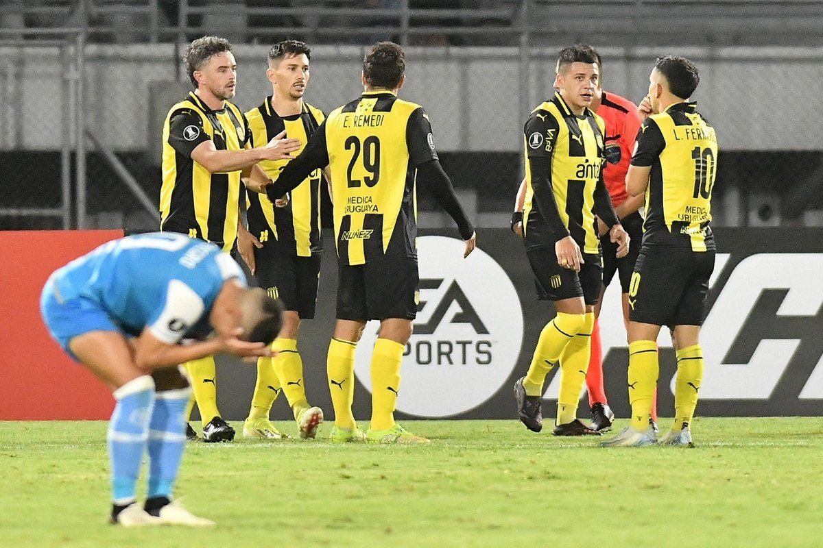 Peñarol toca la cima en San Antonio