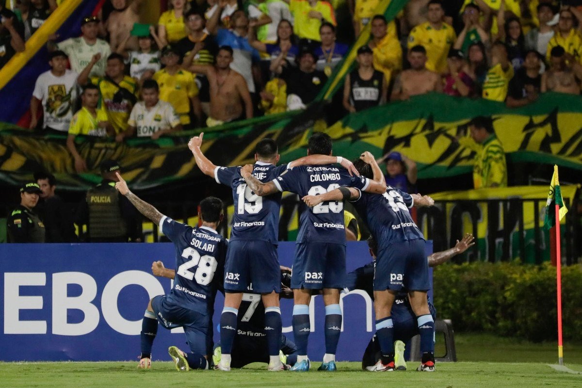 Racing se exhibe y lidera en Bucaramanga