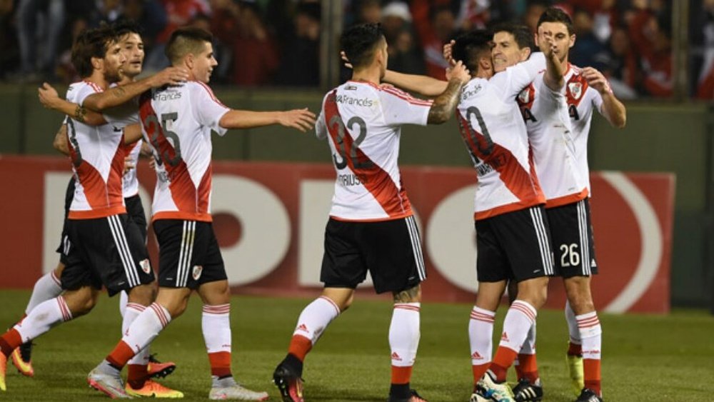Los jugadores de River Plate celebran uno de los goles logrados ante Estudiantes de San Luis. CARP