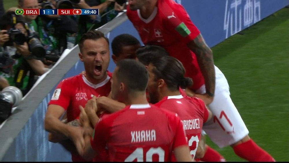 Los jugadores de Suiza celebran el gol de Zuber ante Brasil en el estreno del Mundial. Twitter/Teled