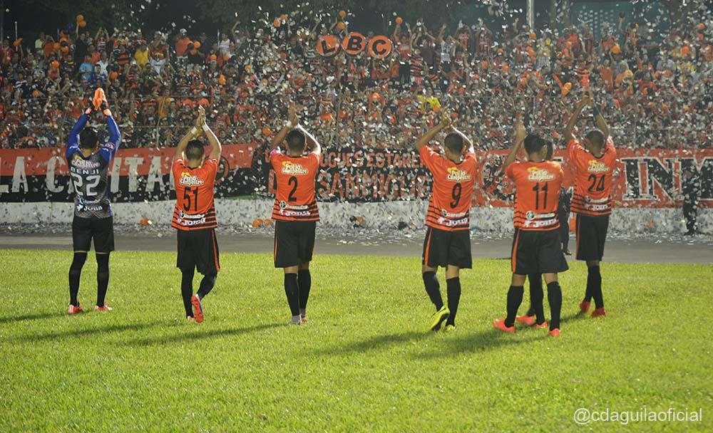 Águila aprovecha el fallo de Santa Tecla y toma el liderato del fútbol  salvadoreño