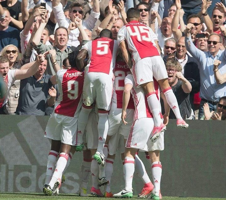 El Ajax supera al Feyenoord y caldea la Liga Holandesa