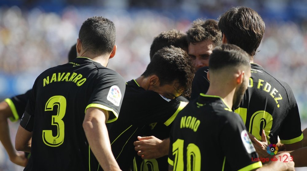 Los jugadores del Alcorcón celebran el tanto de la victoria en La Romareda. LaLiga