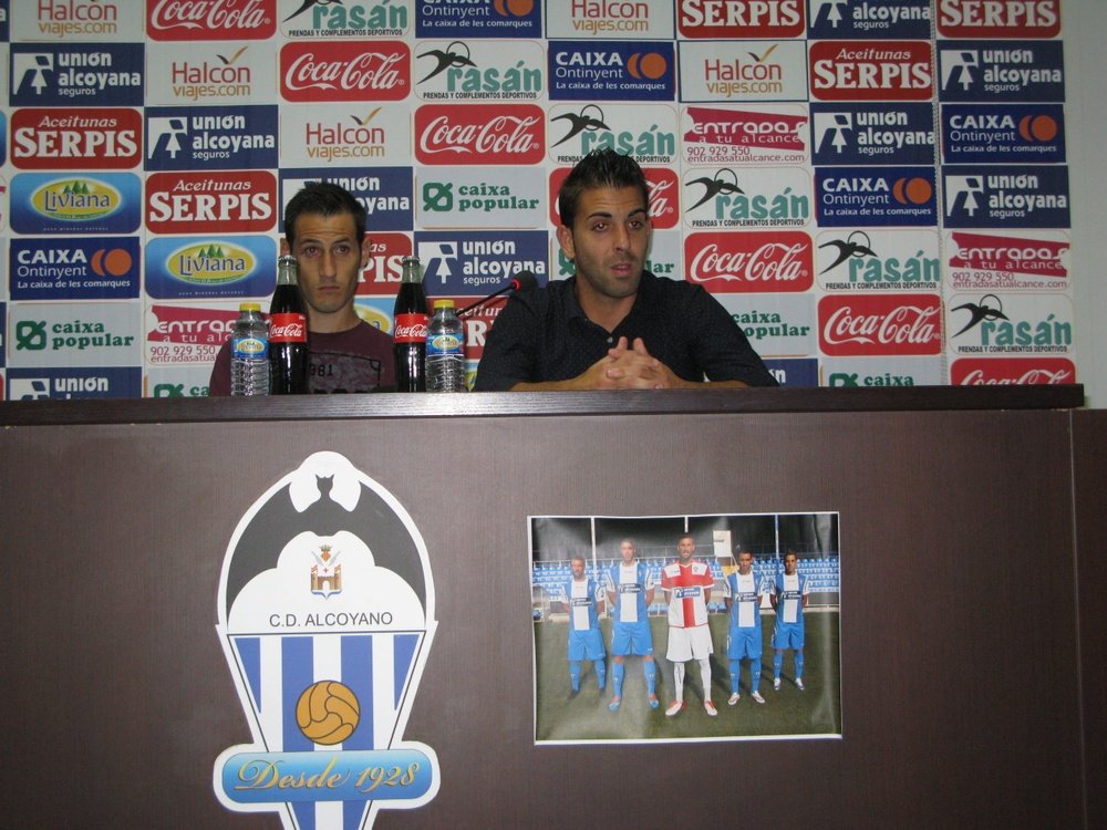 Los jugadores del Alcoyano, Antonio Navarro y Julio de Dios, en rueda de prensa. CDAlcoyano