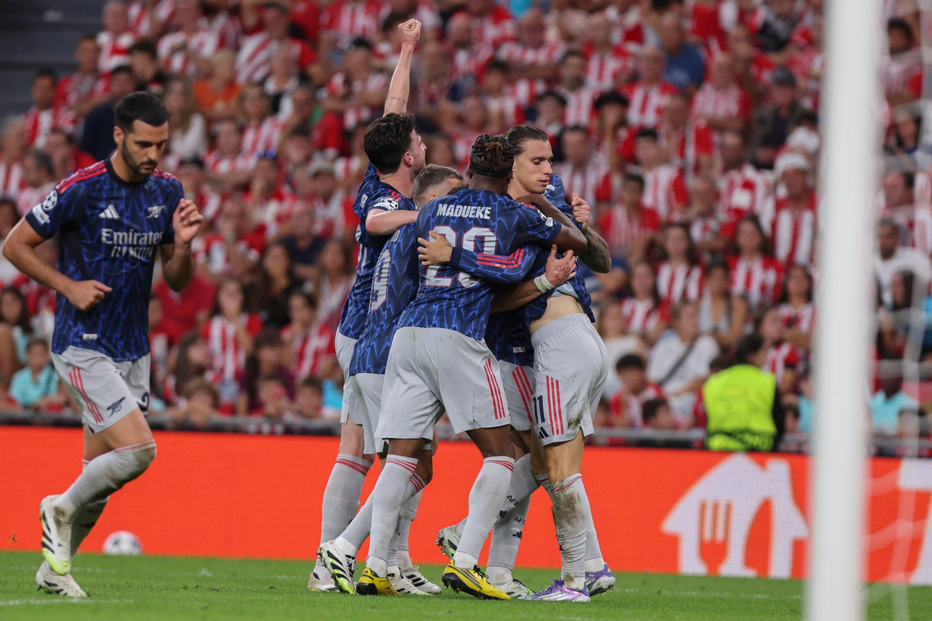 El Arsenal venció por 0-2 al Athletic. EFE