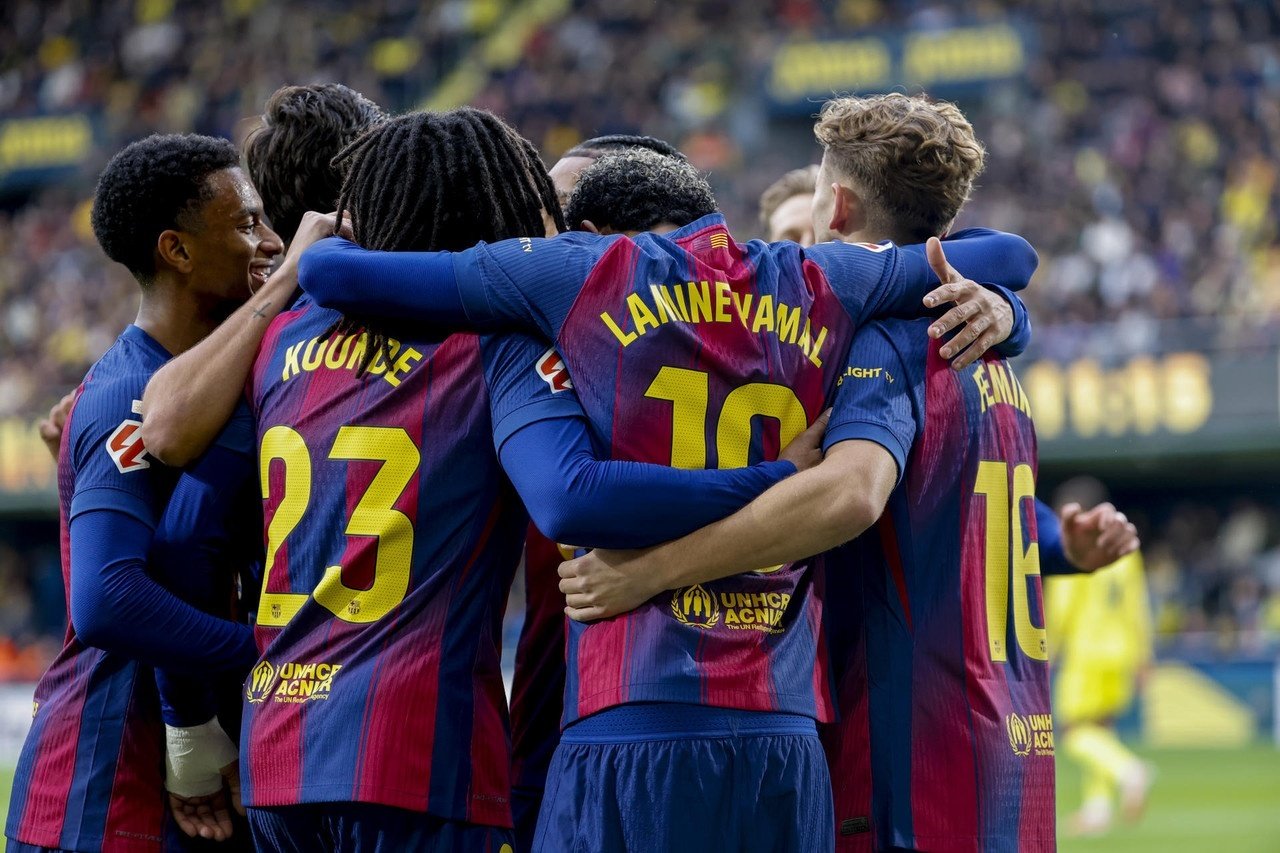 Barcelona vence Villarreal no último jogo do ano e mantém liderança