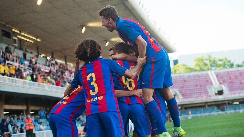 El Barcelona B celebró el ascenso a Segunda División. FCBmasia