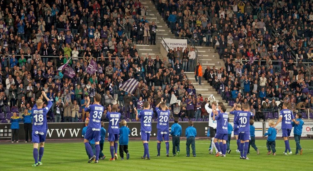 Los jugadores del Beerschot-Wilrijk, al término de un partido. KFCOBeerschotWilrijk