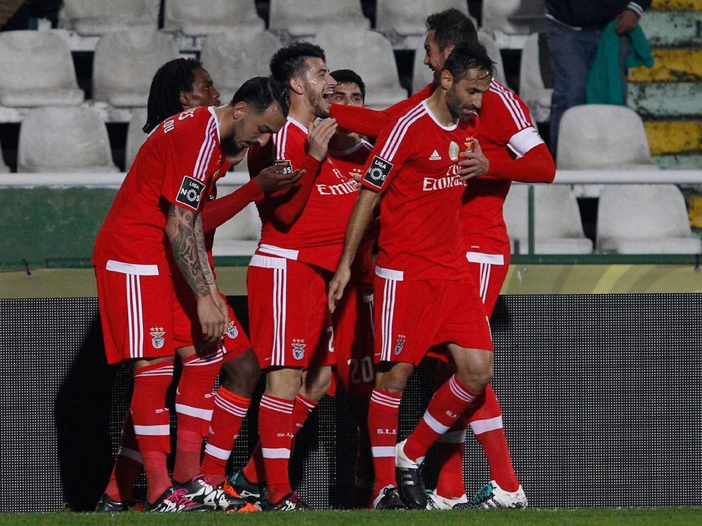 Los jugadores del Benfica celebran el tanto de Jardel, que certificaba la remontada ante el Vitória de Setúbal. SLBenfica