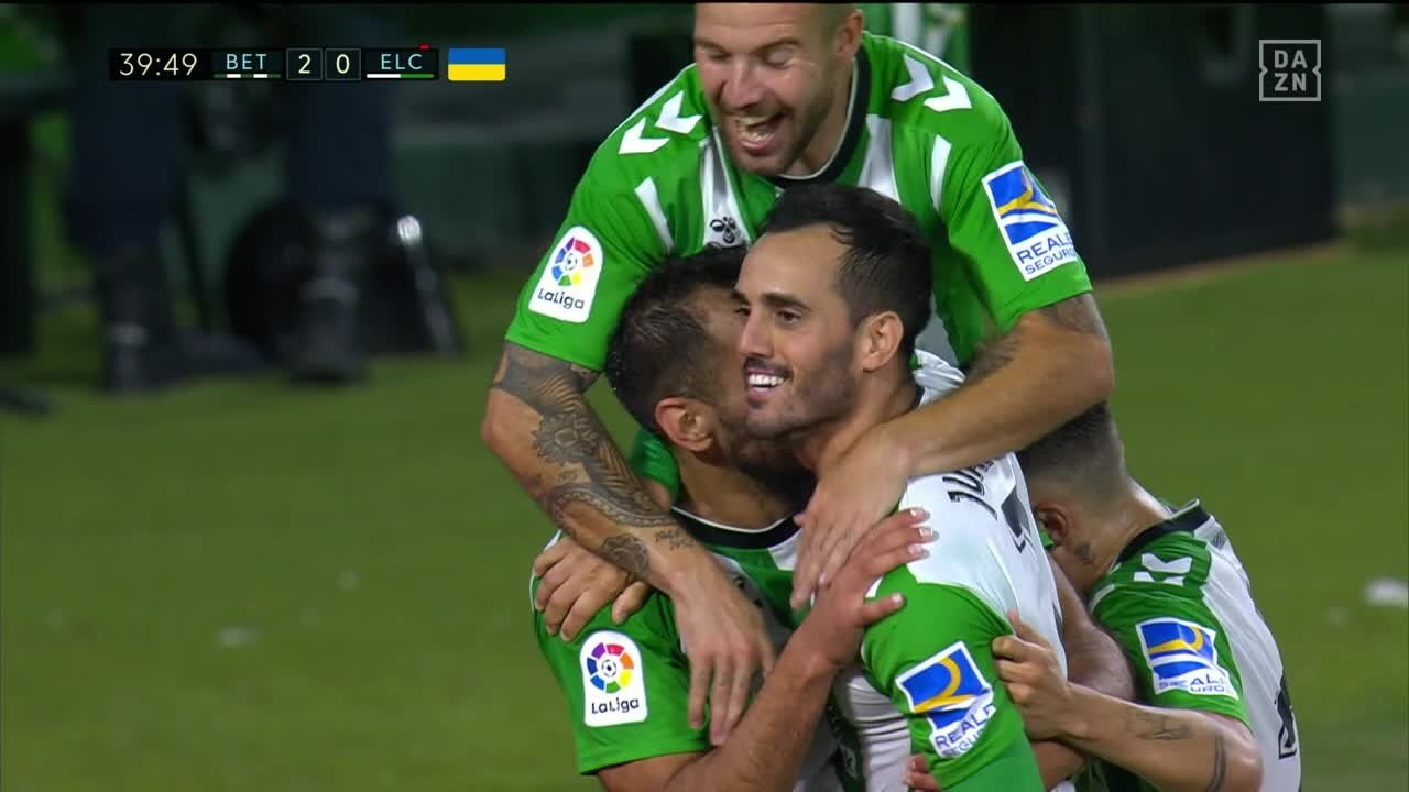 Los jugadores del Betis celebran un gol en el Betis-Elche de la jornada 1 de Primera División 2022-23. Captura/DAZN