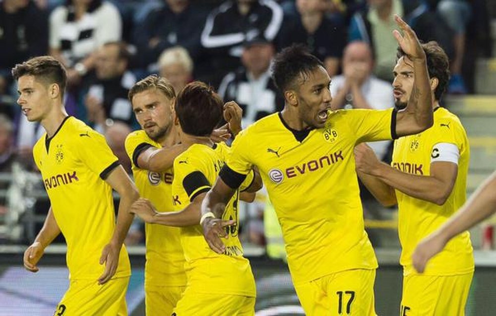 Los jugadores del Borussia Dortmund celebran el cuarto tanto que sellaba la remontada ante el Odd Grenland. Twitter