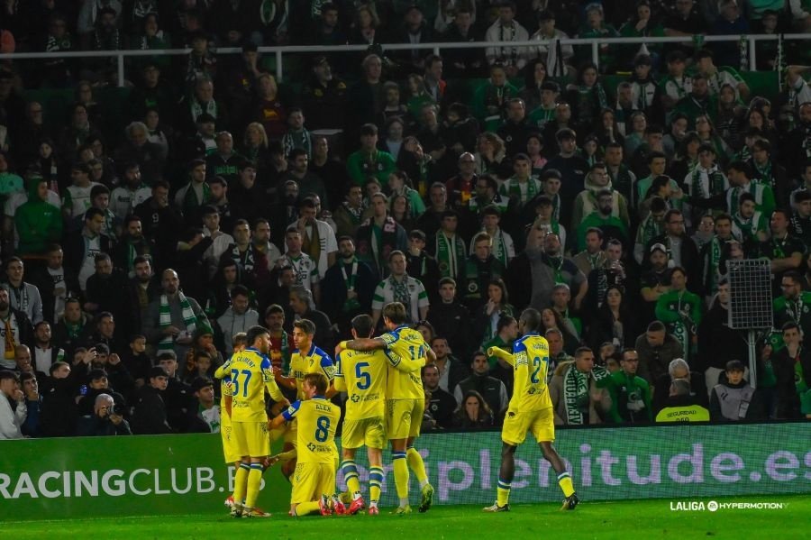 El Cádiz venció por 2-3 al Racing. LaLiga