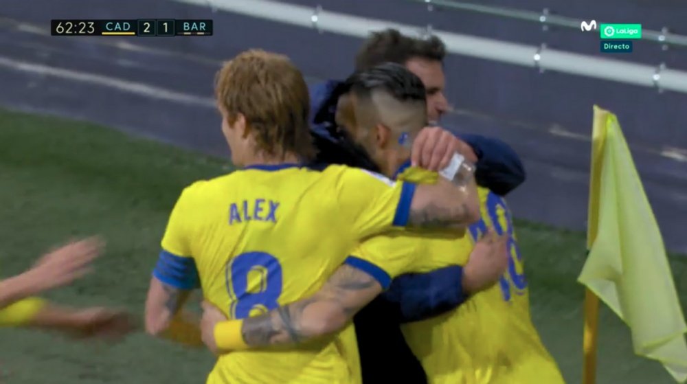 Entre Alba, Lenglet y Ter Stegen regalaron a Negredo el 2-1. Captura/MovistarLaLiga