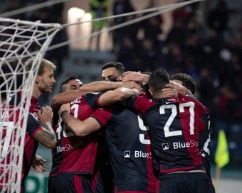 Il Cagliari ha travolto il Perugia nella trentaseiesima giornata di Serie B. Sul finale del primo tempo, Marco Mancosu si è inventato una magia da centrocampo e ha segnato la rete dello 0-3.