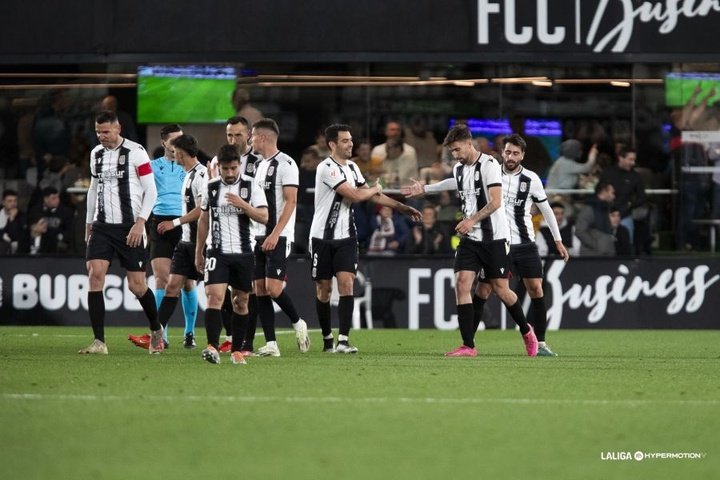 El Cartagena saca rédito del mal momento del Racing de Ferrol